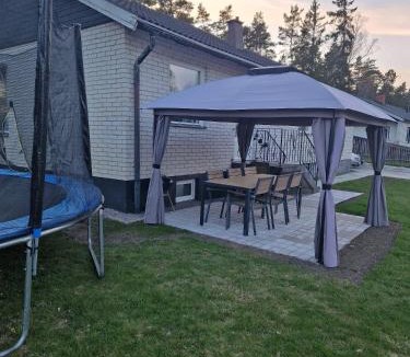 Vastervik Villa | Modernt gästhus på 90 m2 för upp till 8 personer