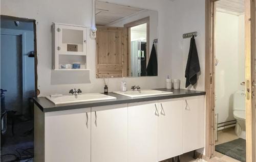Skarblacka Apartment | 3 Bedroom Beautiful Apartment In Skärblacka