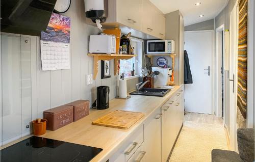 Smøla House | Lovely Home In Smøla With Kitchen