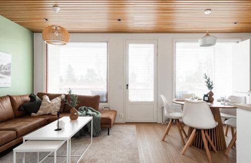 Tampere Apartment | Kingwest Villa - free parking, sauna, 5br & NEW AC