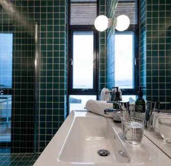 Flakstad Villa | Exclusive Beach House Ramberg - Your Private Oasis