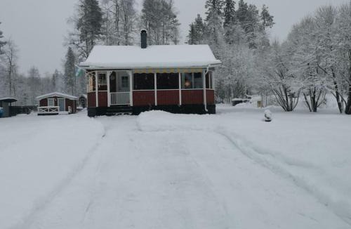 Ostersund House | Cabin 70m from lake. Big garden