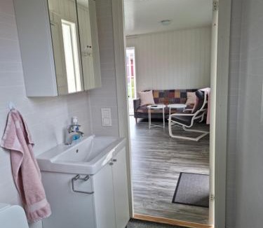 Varberg Cabin | Hallagårdens stugby