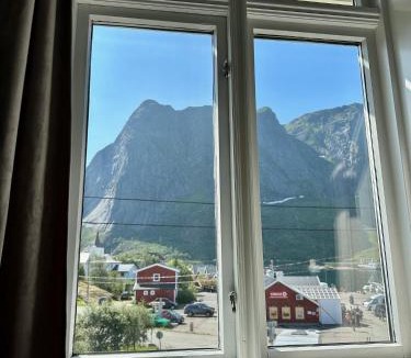 Reine House | Det Gamle Hotellet Guesthouse
