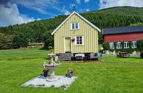 Fraena Cabin | Rødseth gårdsovernatting Hytter