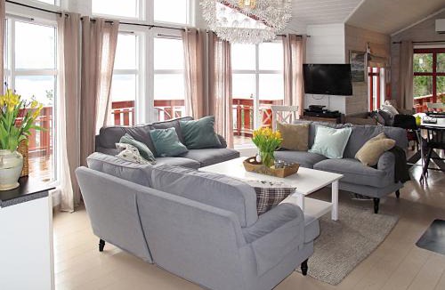 Tysnes House | Holiday Home Elistova by Interhome