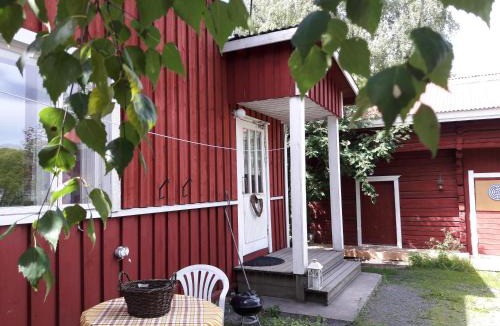 Kankaanpaa Apartment | Tilava huoneisto puutarhanäkymällä