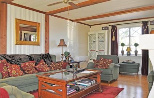 Mellerud House | Lovely Home In Mellerud With Kitchen