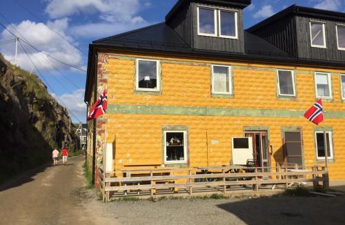 Oksnes Hotel | NyksundRom, Nyksund