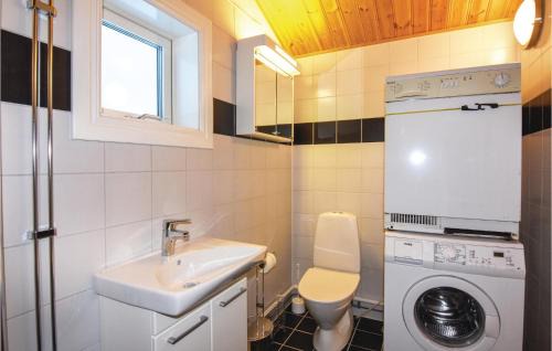 Ambjorby House | Beautiful Home In Ambjörby With Sauna