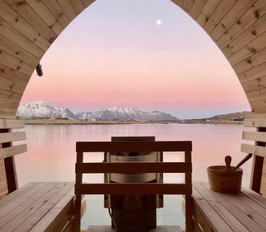 Vestvagøy Cabin | Lofoten Basecamp