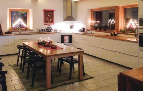 Sandhem House | Lovely Home In Sandhem With Sauna