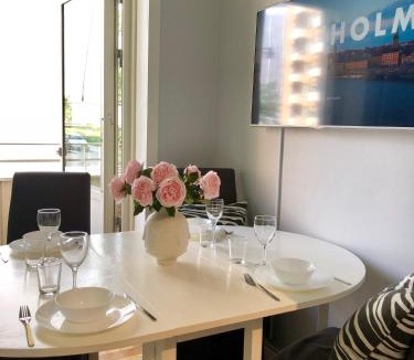 Ladugardsgardet Apartment | Central Stockholm 2 bedroom & FREE AIRPORT PICK UP