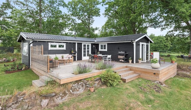 Fantastic cottage with panoramic views of Lake Vidöstern | SE06031