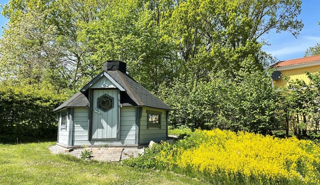 Well-equipped holiday home with a view of Lake Åsnen in Hulevik, Lönashult | SE06057