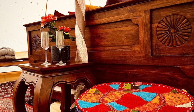 Tent Delhi, a b&b in a Luxury Glamping Style
