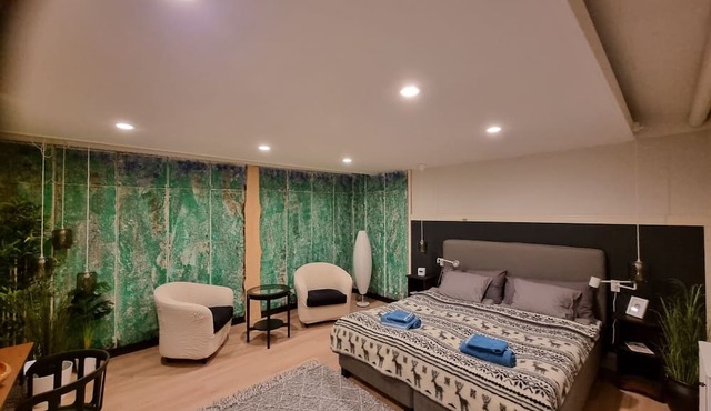 2 Bed Retreat - Sleeps 4 - Pets - Parking - Wifi