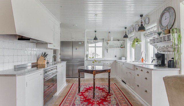 Country side house with panoramic view over Vättern, 25min to Jönköping