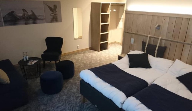 Tiraholms hotell