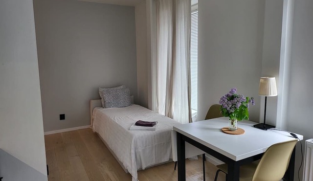 Apartment - Sleeps 3 & Great Location