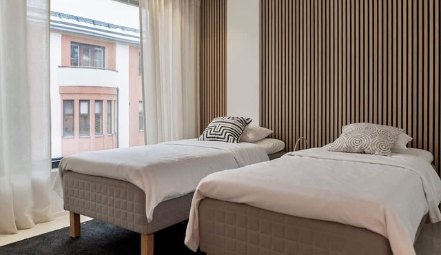 Luxurious 3-Br Apt with Balcony