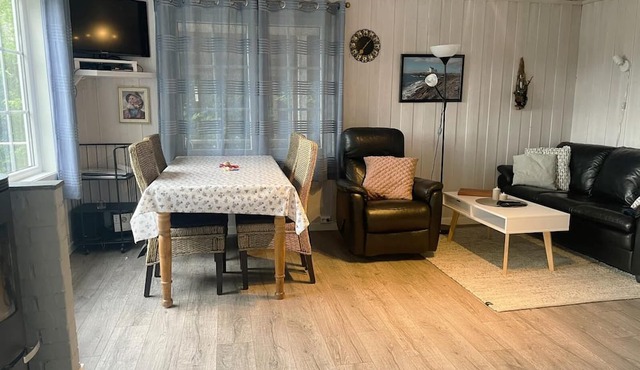 Holiday home 'Naversund', reduced price, off the island of Furuholmen near Lindesnes in a secluded location with a view of the fjord, Agder, southern Norway, up to 8 people, 4 bedrooms, 2 shower rooms, 2 WC, 50 m² terrace, Internet WIFI, jetty an. in Lindesnes bei Furuholmen