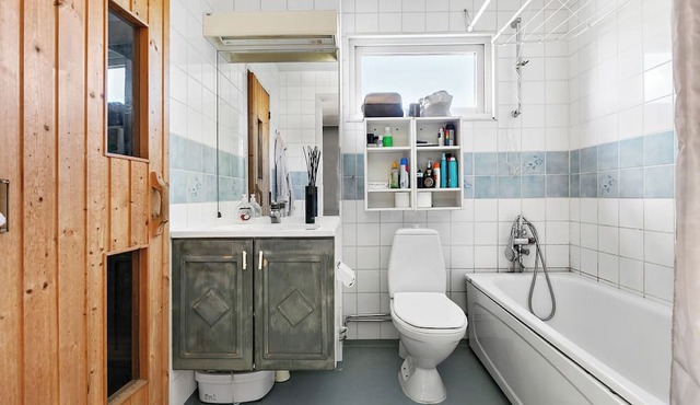 Radhus i Vallentuna - Bastu, solig terrass, trevåningshus
