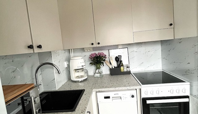 Bright & Cozy, Renovated Studio in the Center