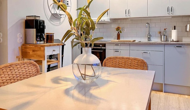 Modern apartment in the center of quiet Ljugarn and close to the beach.