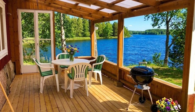 Cottage on the lake with grazing horses as neighbors in Rimbo