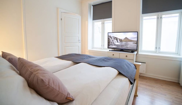 Best location II - quiet, cozy & 5 min to downtown