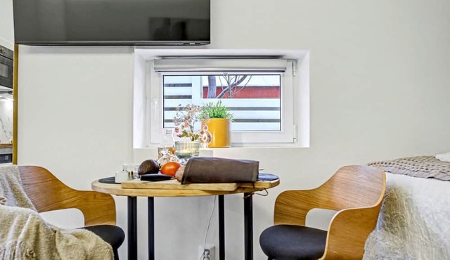Modern Malmö studio with king bed, fast WiFi & free parking in calm residential neighbourhood