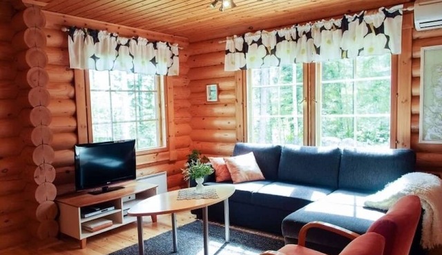 Yellow vacation home in PUNKAHARJU