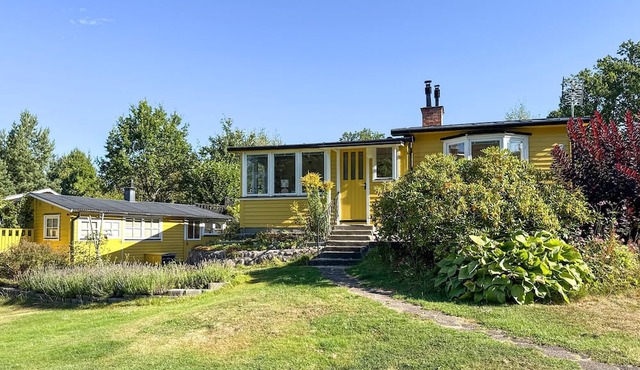 Cozy home in Bestorp with WiFi in Bestorp