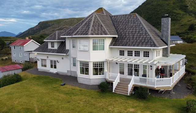Luxury Family Villa | Northern Lights & Whales