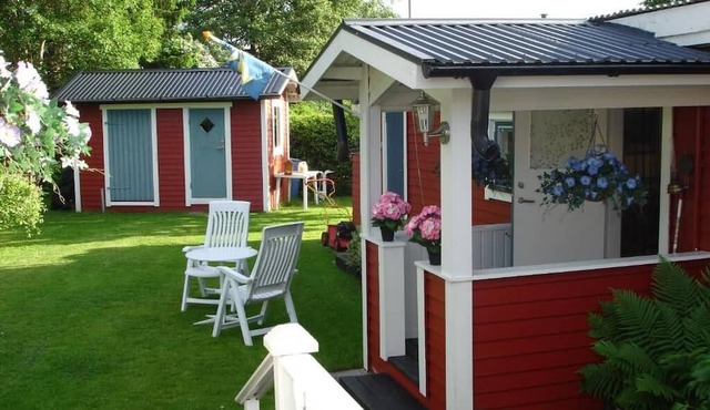 Here is the entrance to the 38 m2 Snatra cottage