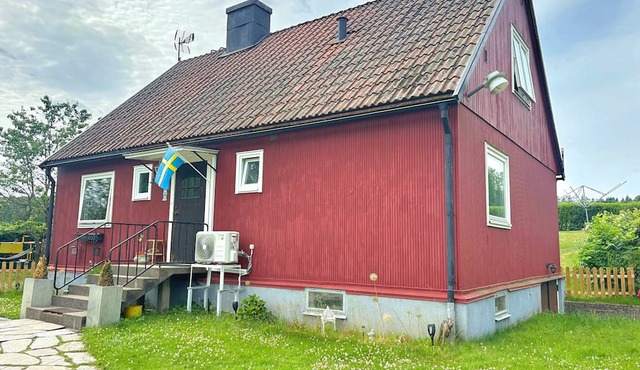 Hus Gillberga – Family-Friendly Holiday Home with Canoe by the River in Värmland