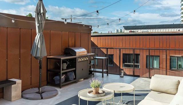 Penthouse Retreat, Terrace, Sauna & City Living