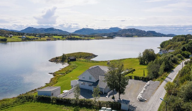 Unique property with its own beachfront for rent - Kystperlen Lysøysundet in Trøndelag