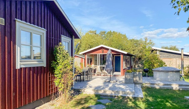 Lovely home in Skäppevik with WiFi in Skäppevik
