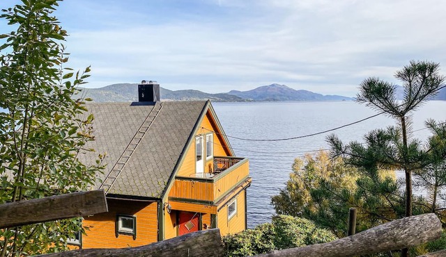 5 bedroom beautiful home in Vågstranda in Vågstranda