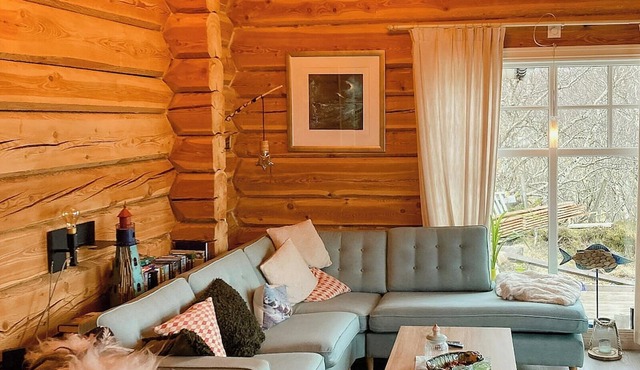 Cozy log cabin in Karvag