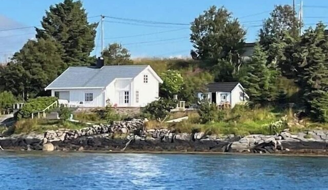 Historic cabin by the Atlantic Ocean Road