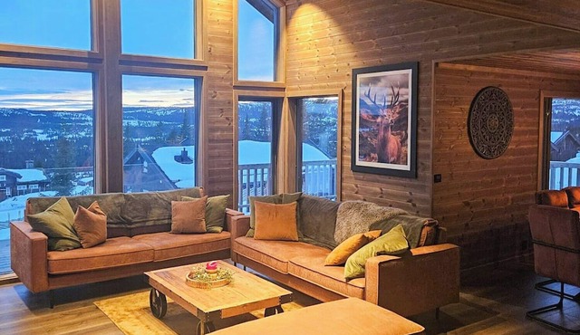 Luxurious family cabin by the ski trails
