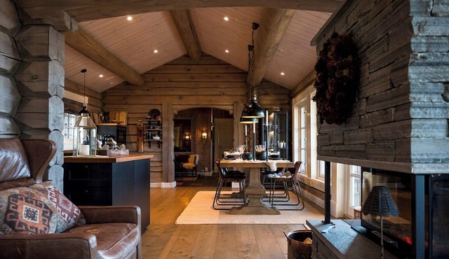 Log cabin with views of Jotunheimen mountains