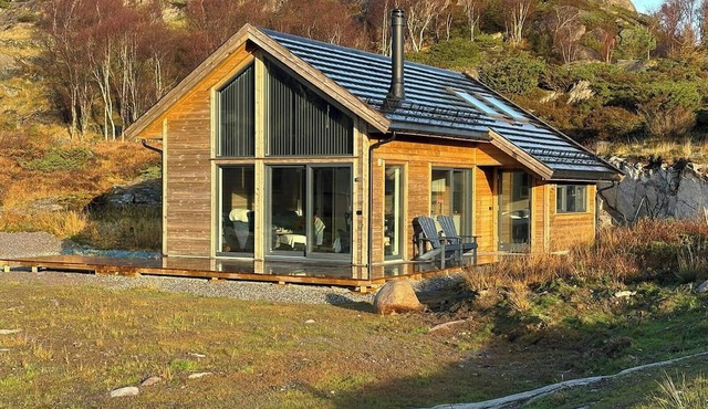 Architect-designed cabin by Sæstadvannet