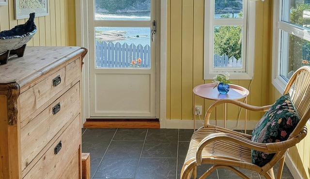 Sea cabin with swimming cove by Edholmen Marina