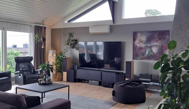 Unique villa with good sun conditions and fantastic views