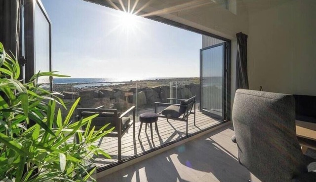 Modern holiday home with sea view in Borhaug