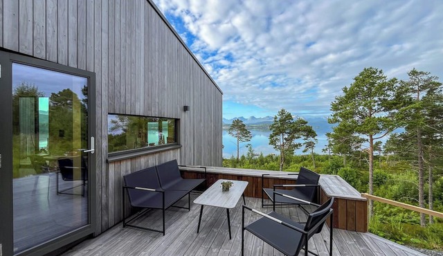 Architect-designed cabin with view in Molde